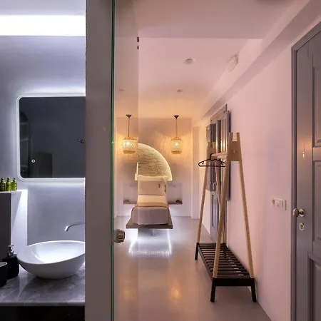 Blackstone Luxury Aparthotel Emporio (Santorini)