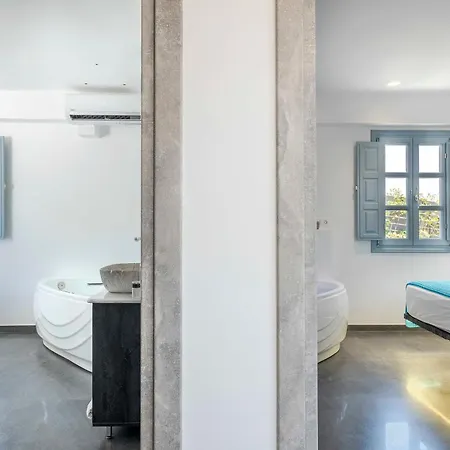 Blackstone Luxury Aparthotel Emporio (Santorini)