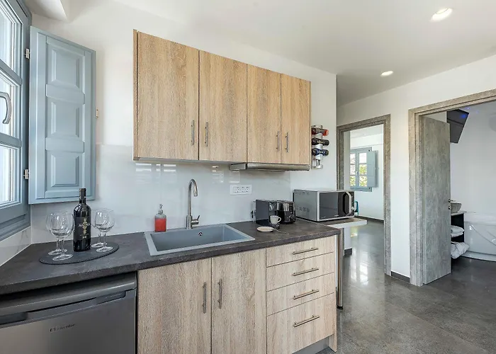 Blackstone Luxury Apart-hotel Emporio (Santorini)