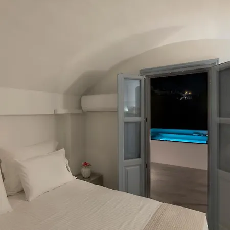 Blackstone Luxury Apartahotel Emporio (Santorini)