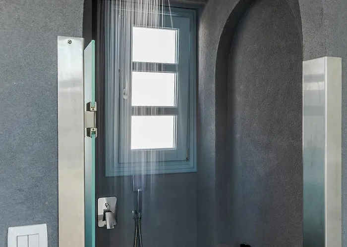 Blackstone Luxury 4* Emporio (Santorini)