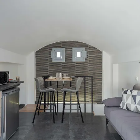 Blackstone Luxury 4* Emporio (Santorini)